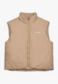 Beige ärmellose Weste mit hohem Kragen, Reißverschluss und weicher Textur. Mit kleinem "PEGADOR"-Logo auf der Vorderseite. Leicht und gepolstert.