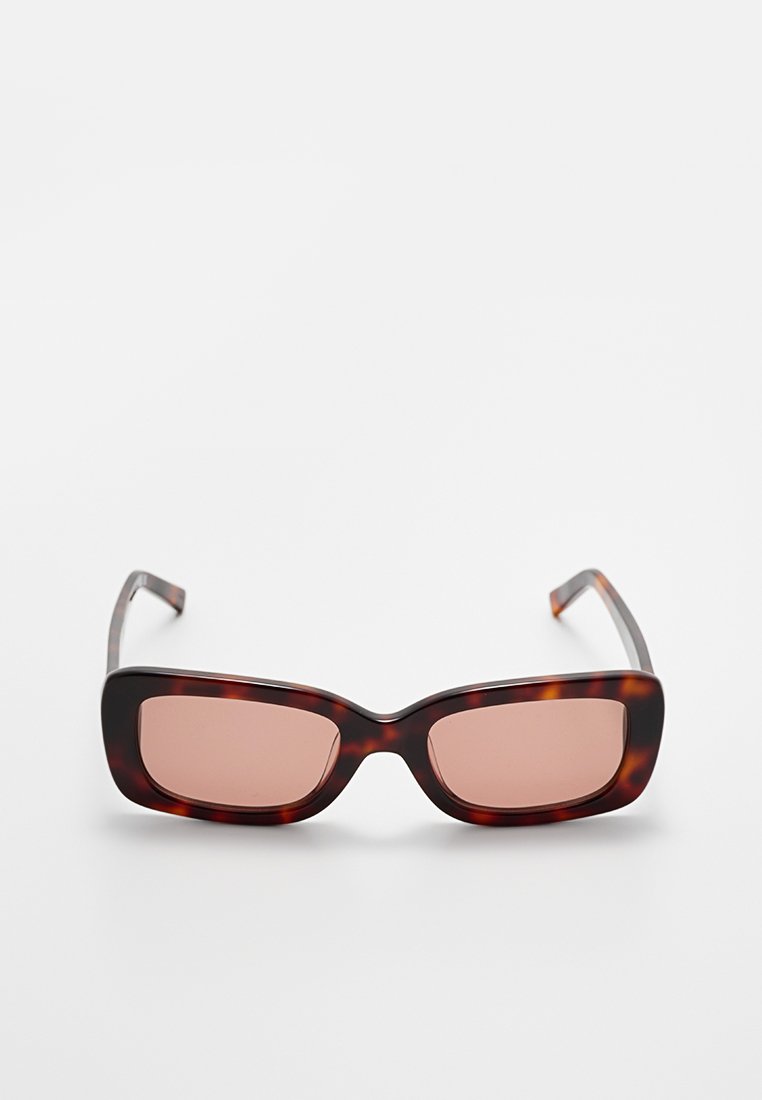 DKNY