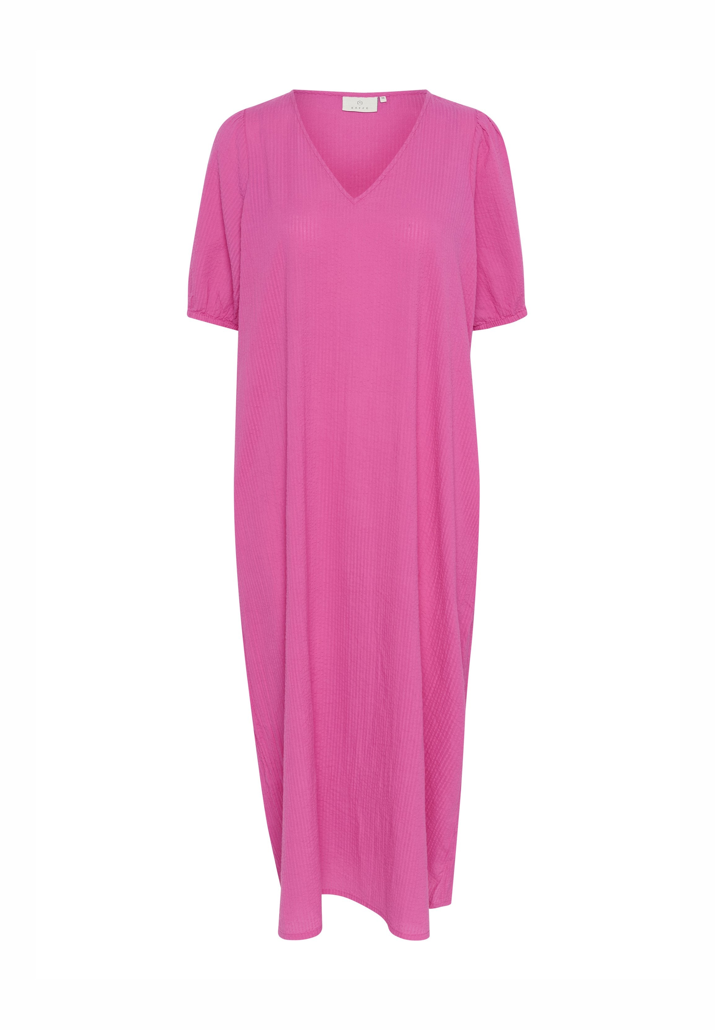 Rosa knielanges Kleid mit kurzen, puffärmeln und einem V-Ausschnitt. Hergestellt aus strukturiertem Stoff, mit einer lockeren, fließenden Silhouette.