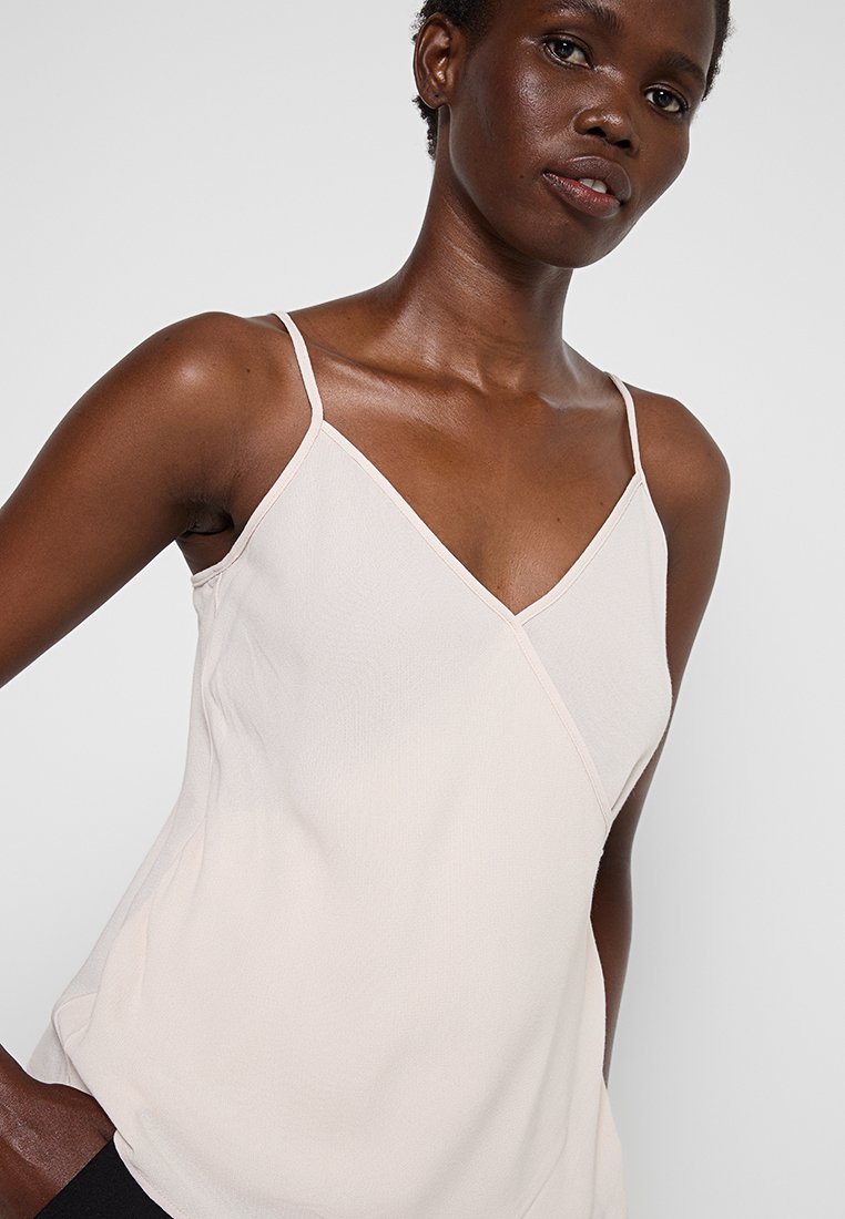 Armani Exchange Top Media 4