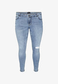 Vero Moda Curve VMLYDIA SKINNY DESTR PLUS SIZE  - Jeans Skinny Fit - medium blue denim