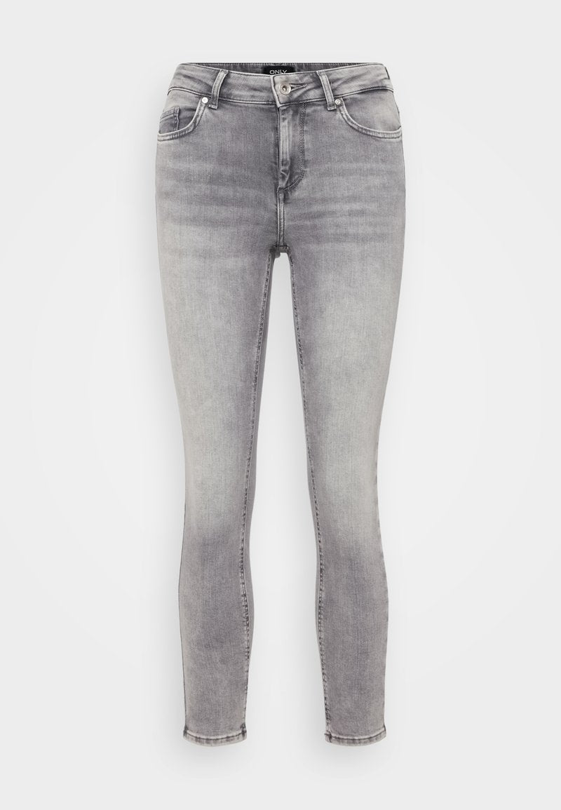 Graue Skinny-Jeans mit einem ausgewaschenen Effekt, ausgestattet mit einem normalen Bund, fünf Taschen und Nähten an den Säumen. Glatte Denim-Textur.