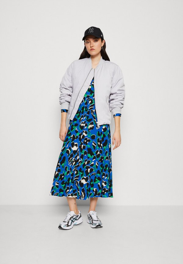 YAS YASMANHATTAN V NECK SHIRT DRESS