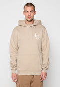Beige Kapuzenpullover aus weichem Material. Mit einer Vorderentasche und einem weißen Logo auf der linken Brust. Einfaches Design mit verstellbaren Kordeln.