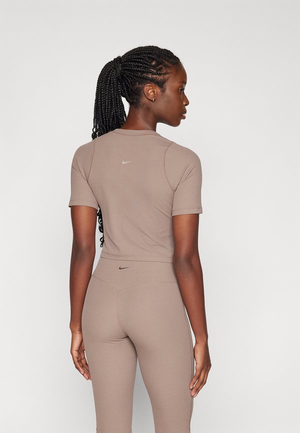 Nike Performance