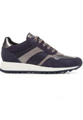 Navyblaue Wildleder-Sneaker mit grauen Mesh-Einsätzen, metallic Akzenten und einer weißen Gummisohle. Verfügt über eine runde Zehenform und ein Schnürdesign.