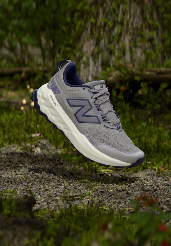 New Balance GAROE - Trail running shoes - truffle salt