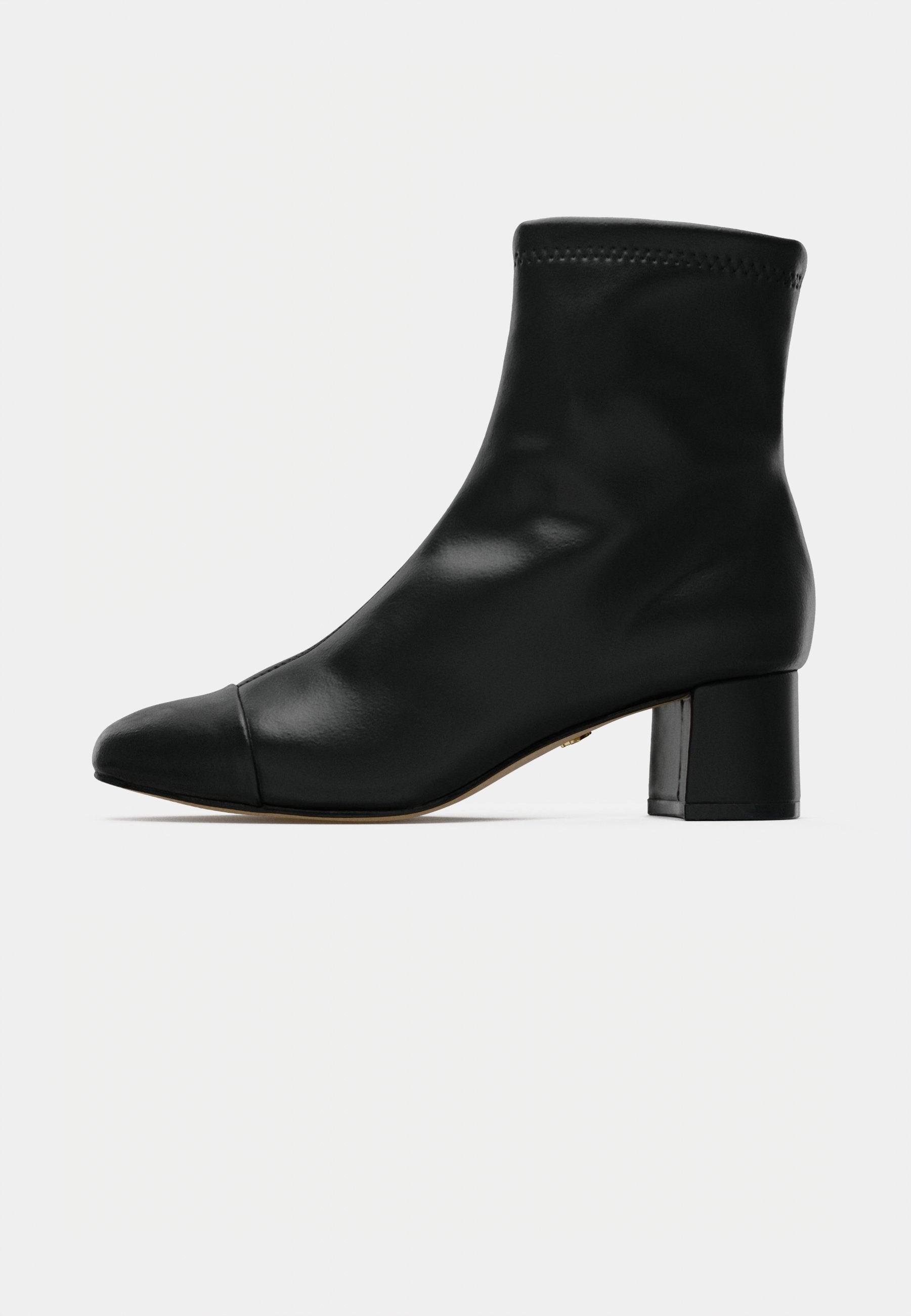 ALDO TIFFY PILLOW WALK