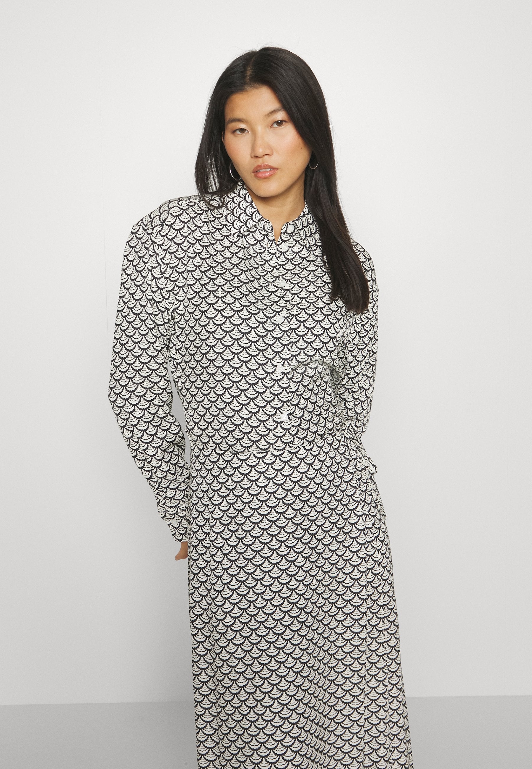 SEAL WRAP MIDI SKIRT Media 5