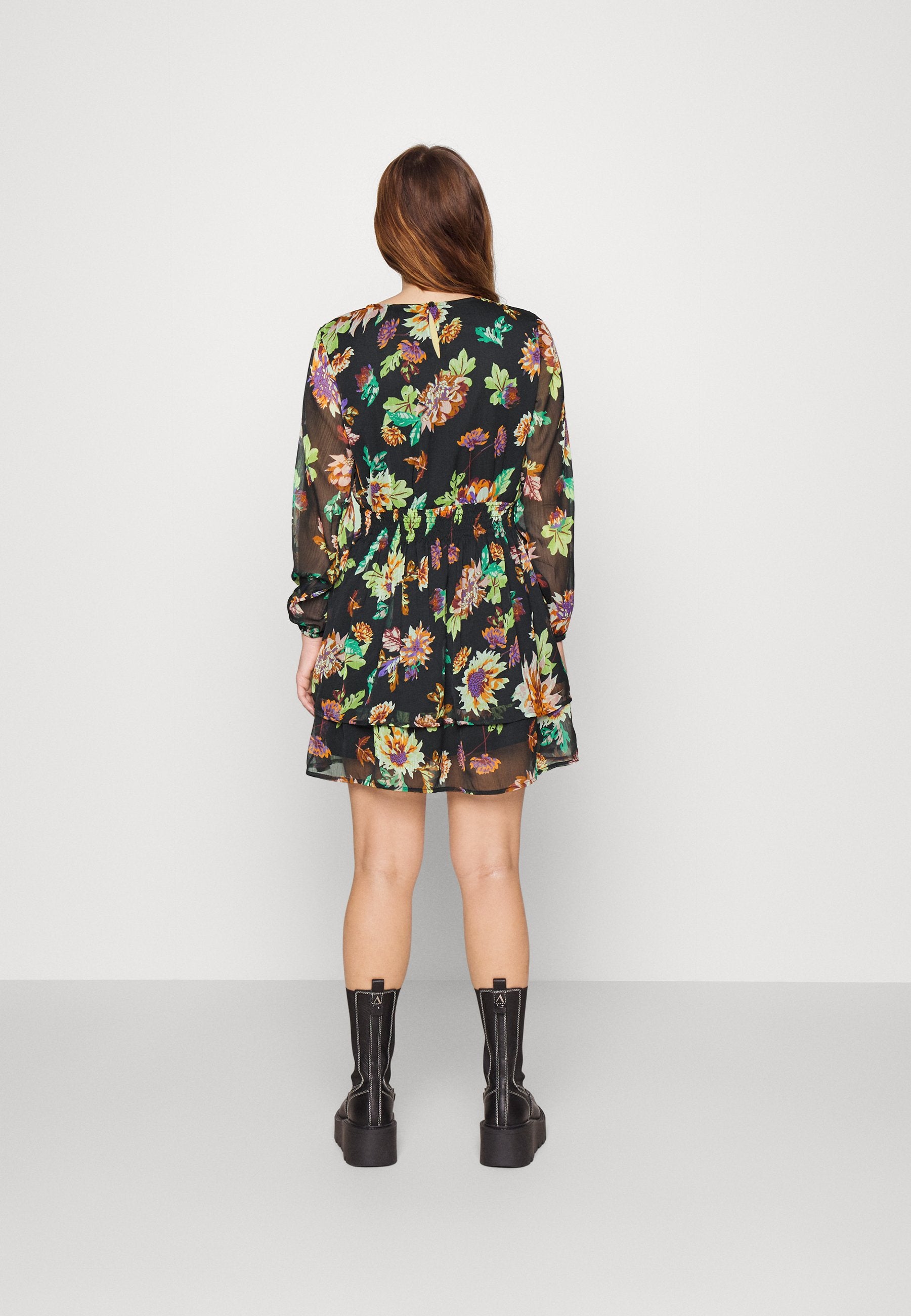 ONLJAMILA SMOCK DRESS  Media 4