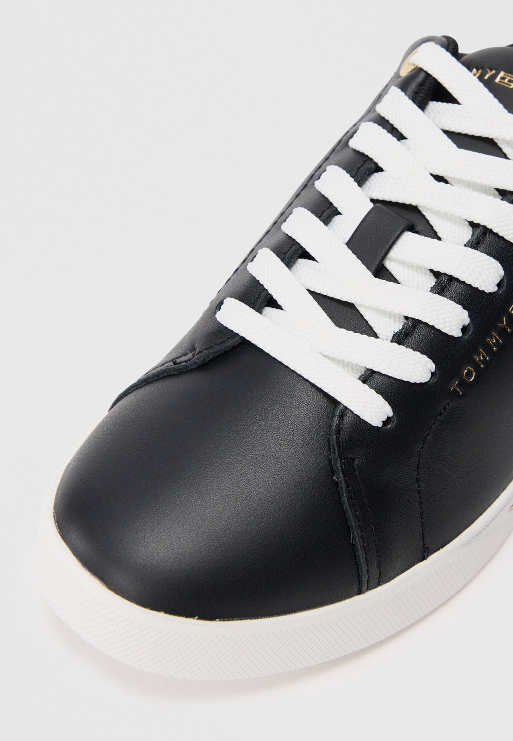 LEATHER LOGO PLAQUE COURT TRAINERS Media 5