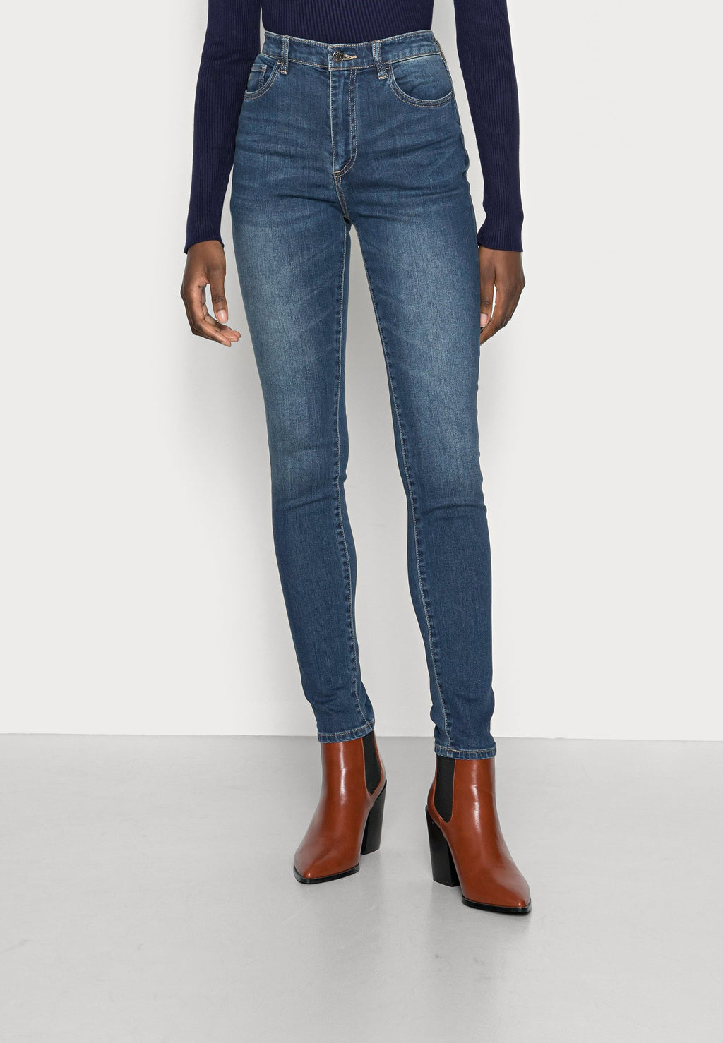 Armani Exchange Jeans Skinny Fit Media 3