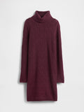 Bordeauxrotes Strickkleid mit Rollkragen, das ein strukturiertes Rautenmuster und lange Ärmel aufweist. Weicher Stoff mit gerippten Akzenten am Ausschnitt und Saum.