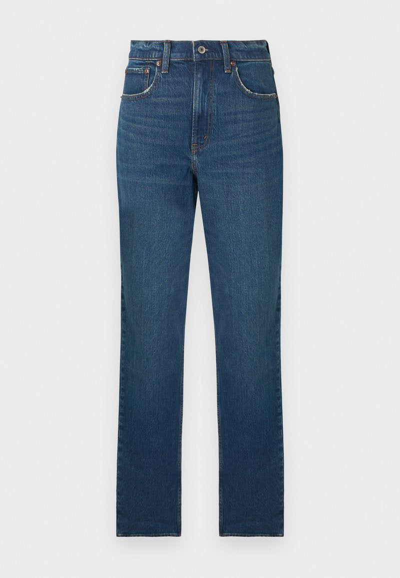 Blaue Denim-Jeans mit geradem Bein, fünf Taschen und sichtbaren Nähten, dargestellt vor weißem Hintergrund.