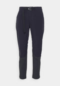 Dunkelblaue Outdoor-Hosen aus leichtem Material, ausgestattet mit einem Gürtel, Taschen und kontrastierenden, dunkelgrauen Knieeinsätzen für zusätzliche Haltbarkeit.