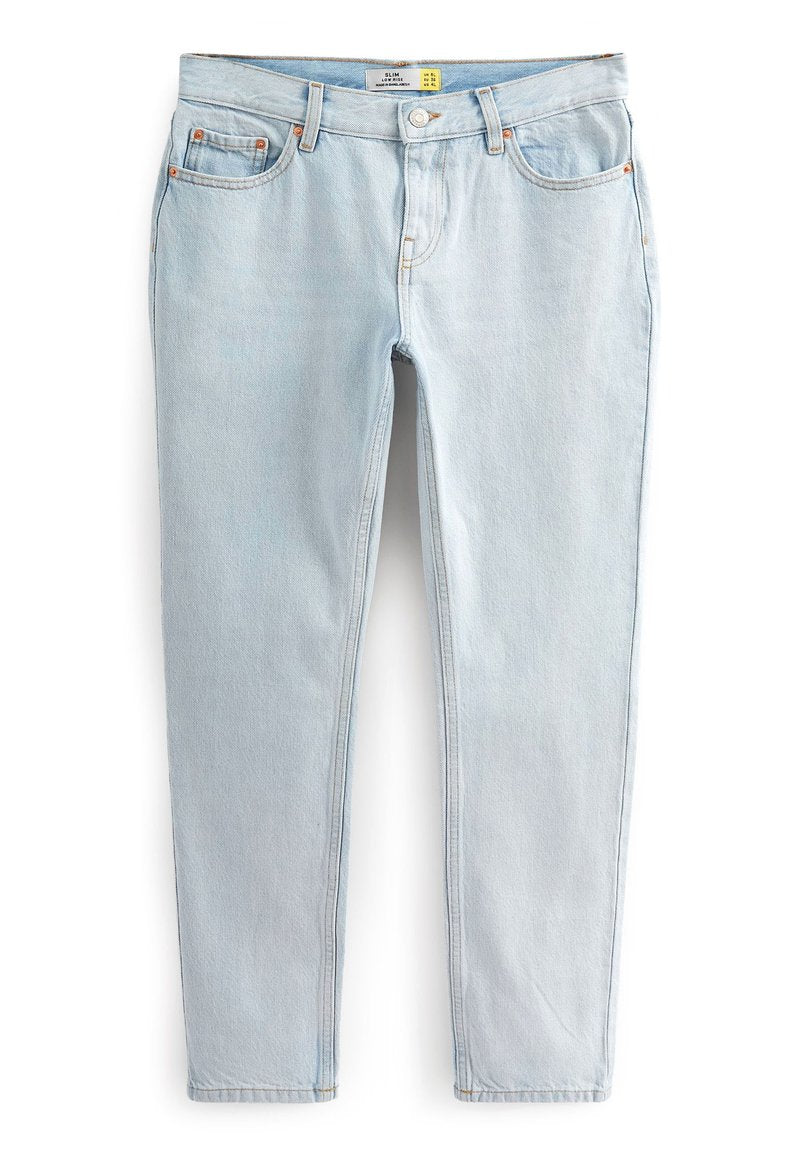 Hellblaue, schmal geschnittene Jeans mit niedriger Leibhöhe, Fünf-Taschen-Design, Knopfverschluss und sichtbaren Stickdetails.