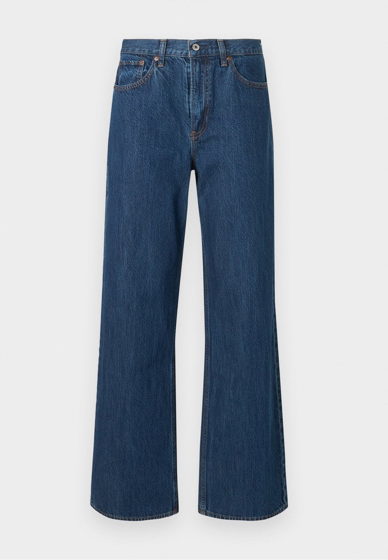 Weite Denim-Jeans in Mittelblau, mit hoher Taille, Fronttaschen und dezenten Steppdetails. Glatter Stoff mit abgerundeten Säumen.