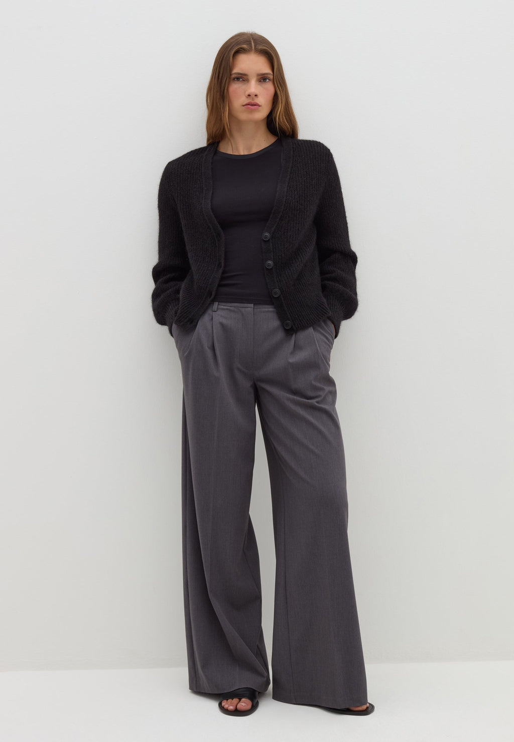 Stefanel WITH V NECK