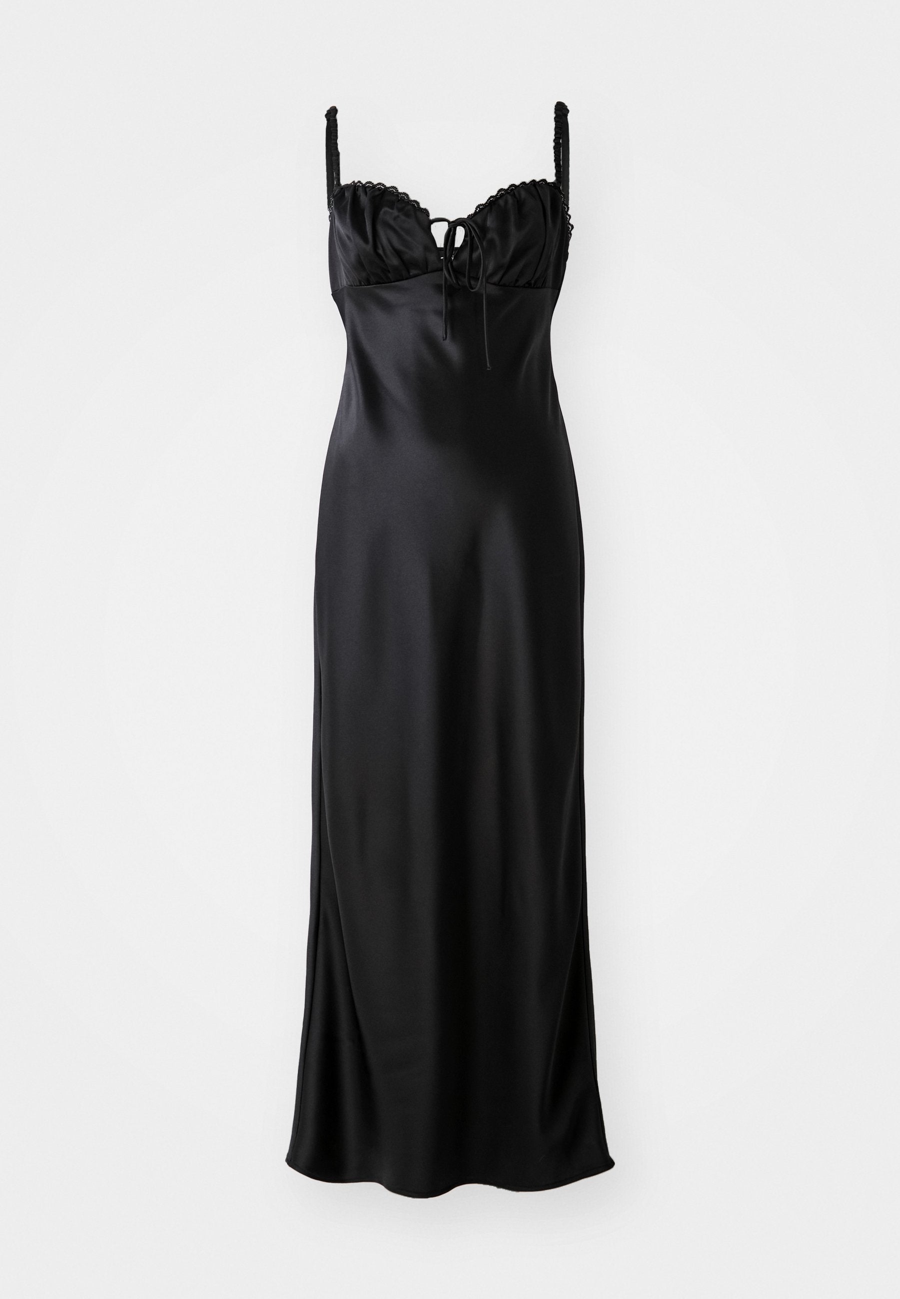 Schwarzes Satin-Maxikleid mit einem taillierten Oberteil, gewelltem Spitzenbesatz, verstellbaren Spaghetti-Trägern und einer Frontbindedetail.