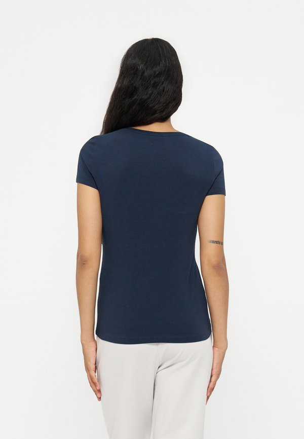 EA7 Emporio Armani