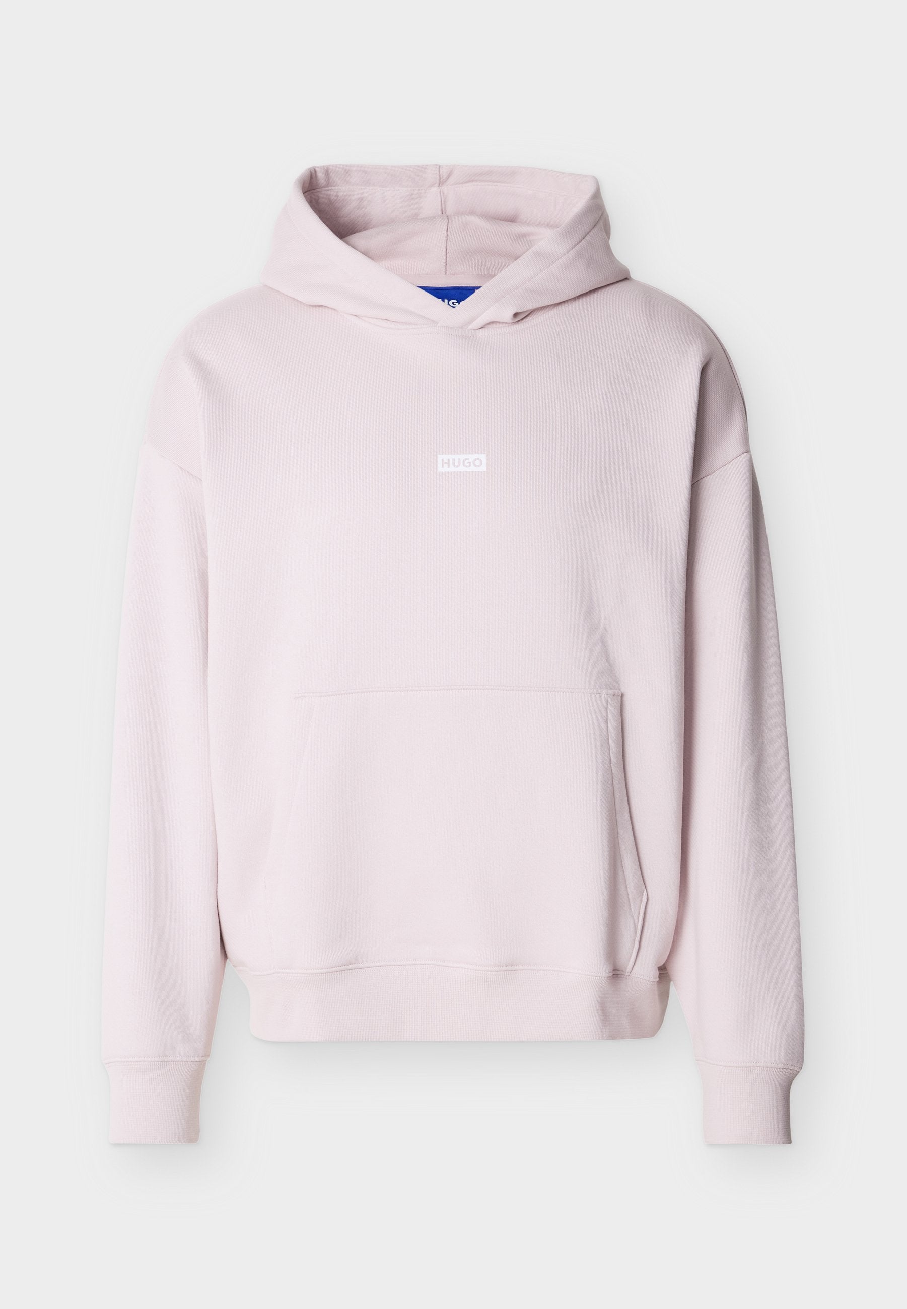 Hellrosa Pullover-Hoodie mit Kängurutasche vorne und kleinem weißen "HUGO"-Logo mittig auf der Brust.