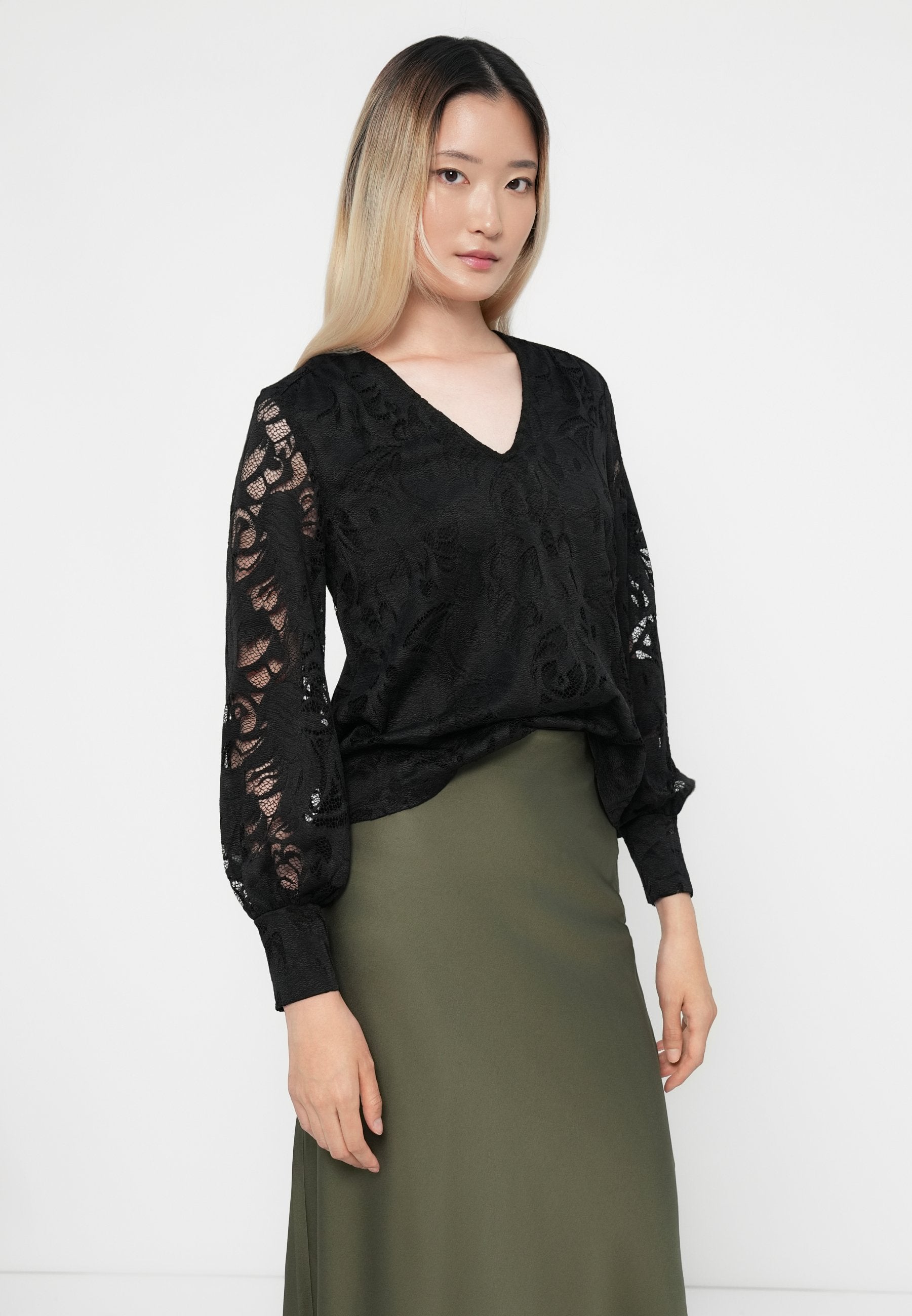 VILA VISTASIA V NECK
