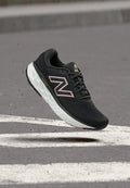 New Balance EVOZ V4 - Road running shoes - black cement/pink chalk/alabaster