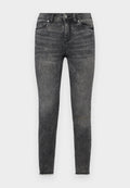 Schwarze, enge Jeans aus Denim mit einem ausgewaschenen Finish, traditionellem Fünf-Taschen-Design und ausgefransten Saumdetails an den Knöcheln.