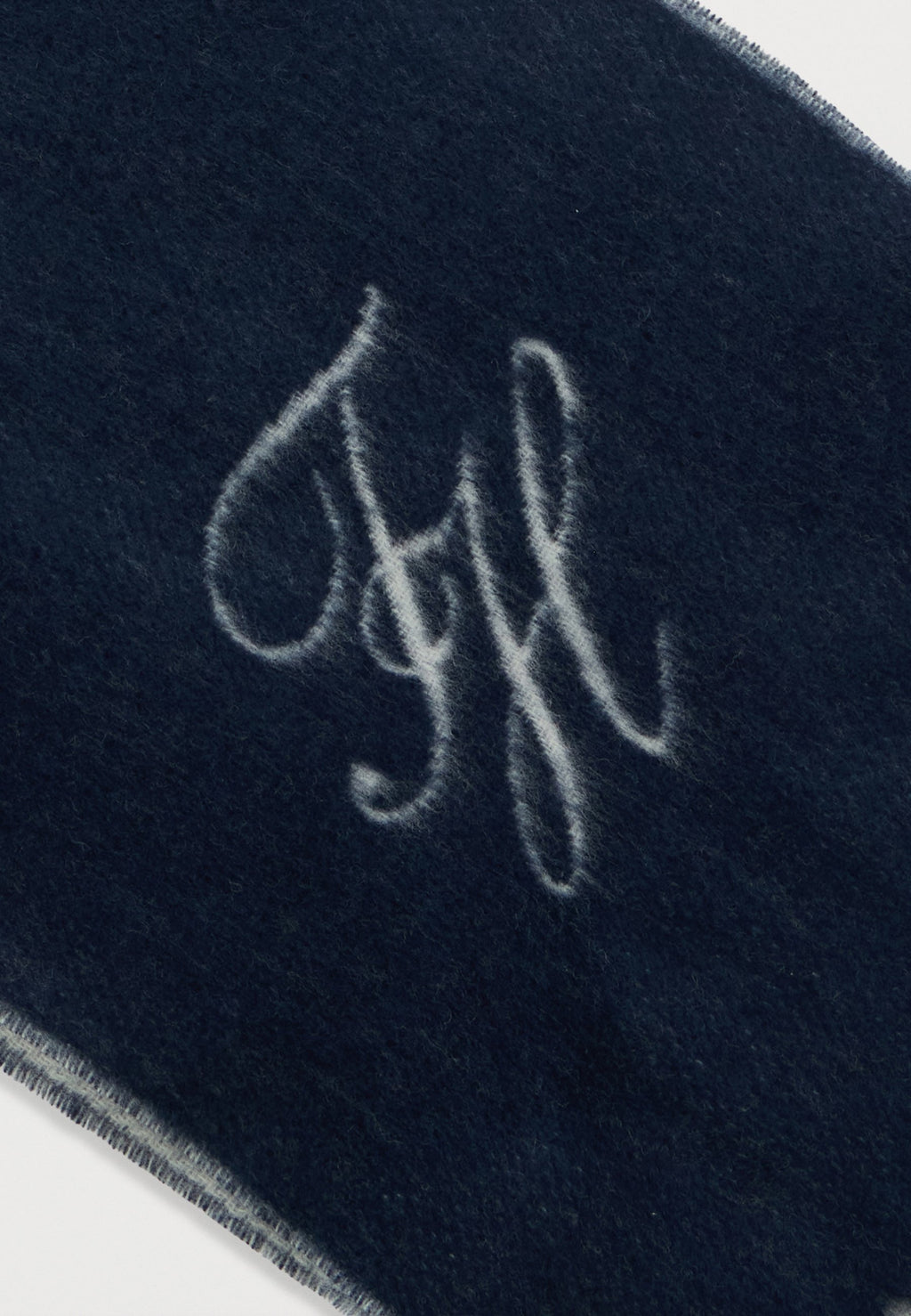 PURE WOOL LOGO FRINGE SCARF Media 3