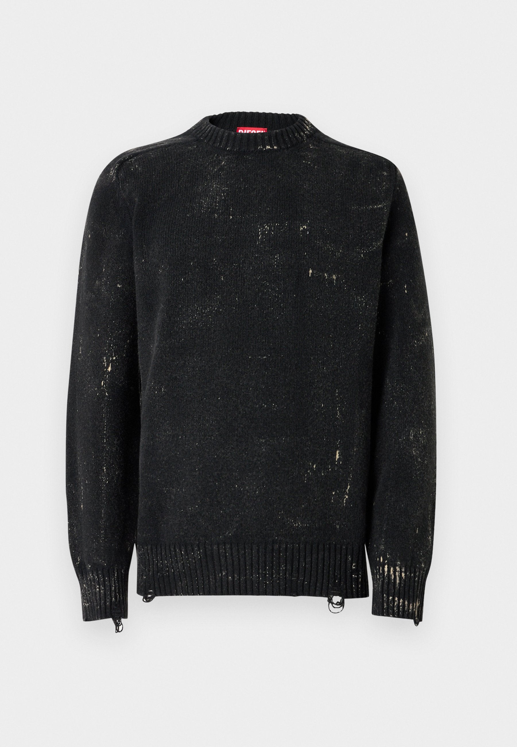 Schwarzer Strickpullover mit rundem Hals, gerippten Bündchen und Saum. Verfügt über eine verwaschene Textur mit helleren Markierungen. Seitliche Reißverschlüsse zur Anpassung.