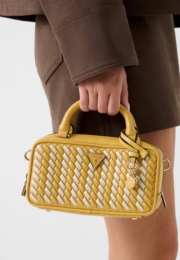 Guess KORA UMHÄNGETASCHE - Handbag - gelb