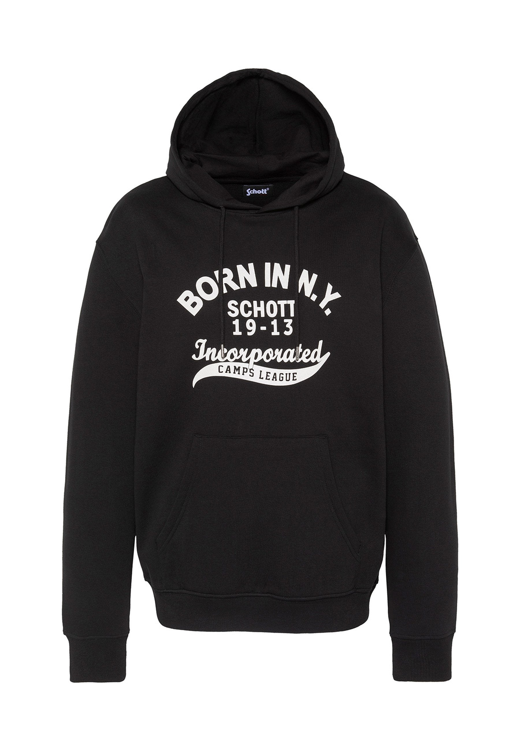 Schwarzer Kapuzenpullover mit weißem Text "BORN IN N.Y. SCHOTT 19-13 Incorporated CAMPS LEAGUE" und einer vorderen Kängurutasche.