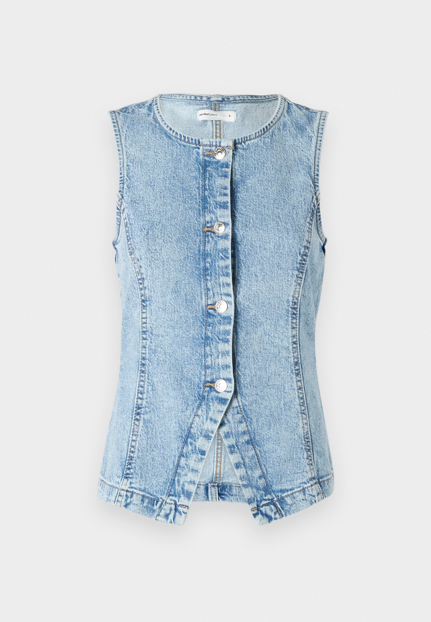 Hellblaue Denim-Weste ohne Ärmel, mit Knopfleiste und tailliertem Schnitt. Verfügt über doppelt genähte Nähte und einen abgerundeten Saum.