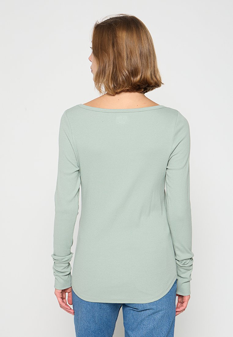 Hollister Co. EMEA SLIM FIT