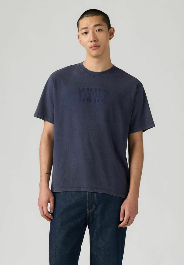 Levi's® VINTAGE FIT GRAPHIC TEE 501 BLUES VW WHI - Print T-shirt - grunge wash gr smoke-0409