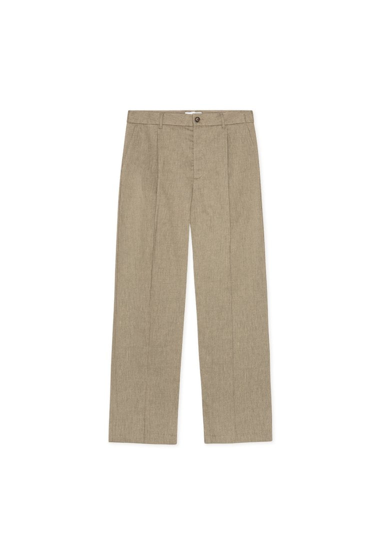 Beige, weit geschnittene Hosen aus einem strukturierten Material. Verfügen über einen vorderen Knopfverschluss und zwei vertikale Falten an der Vorderseite.