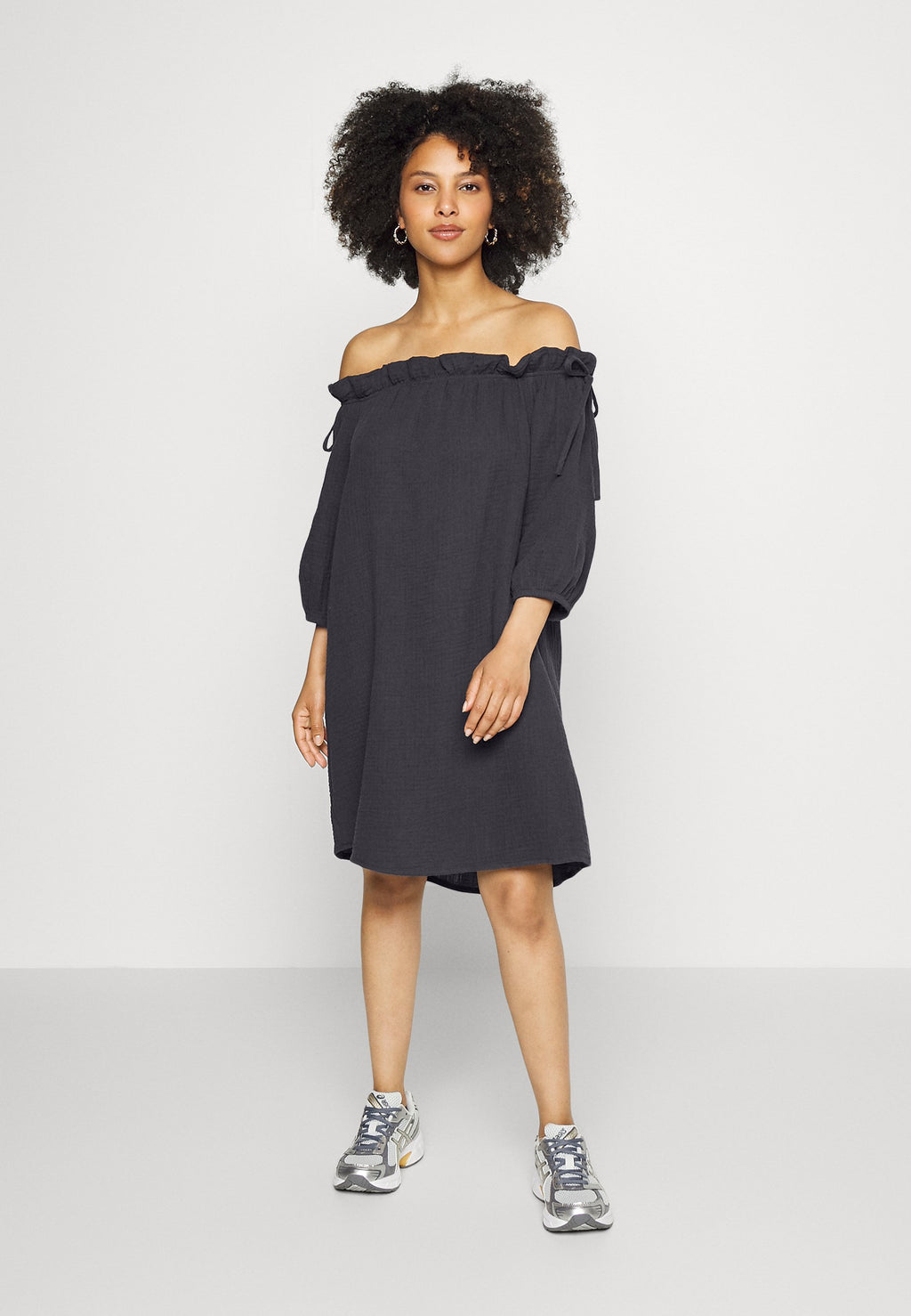 ONLTILLA THYRA OFF SHOULDER DRESS Media 2