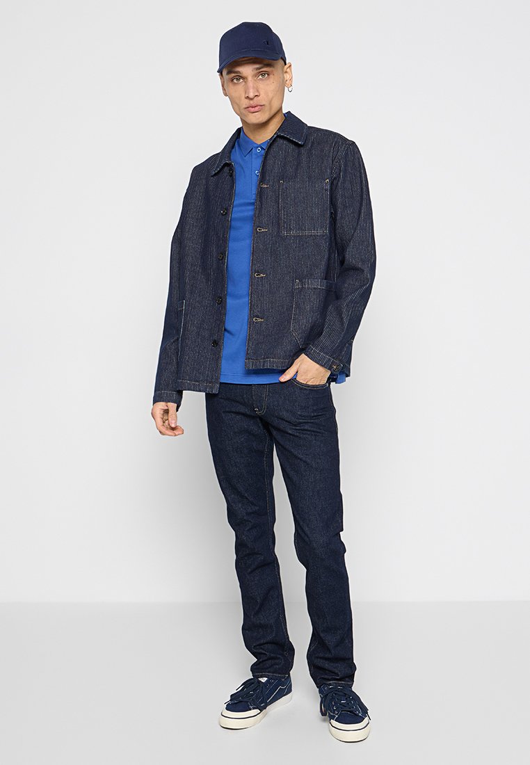 REGULAR FIT Media 2