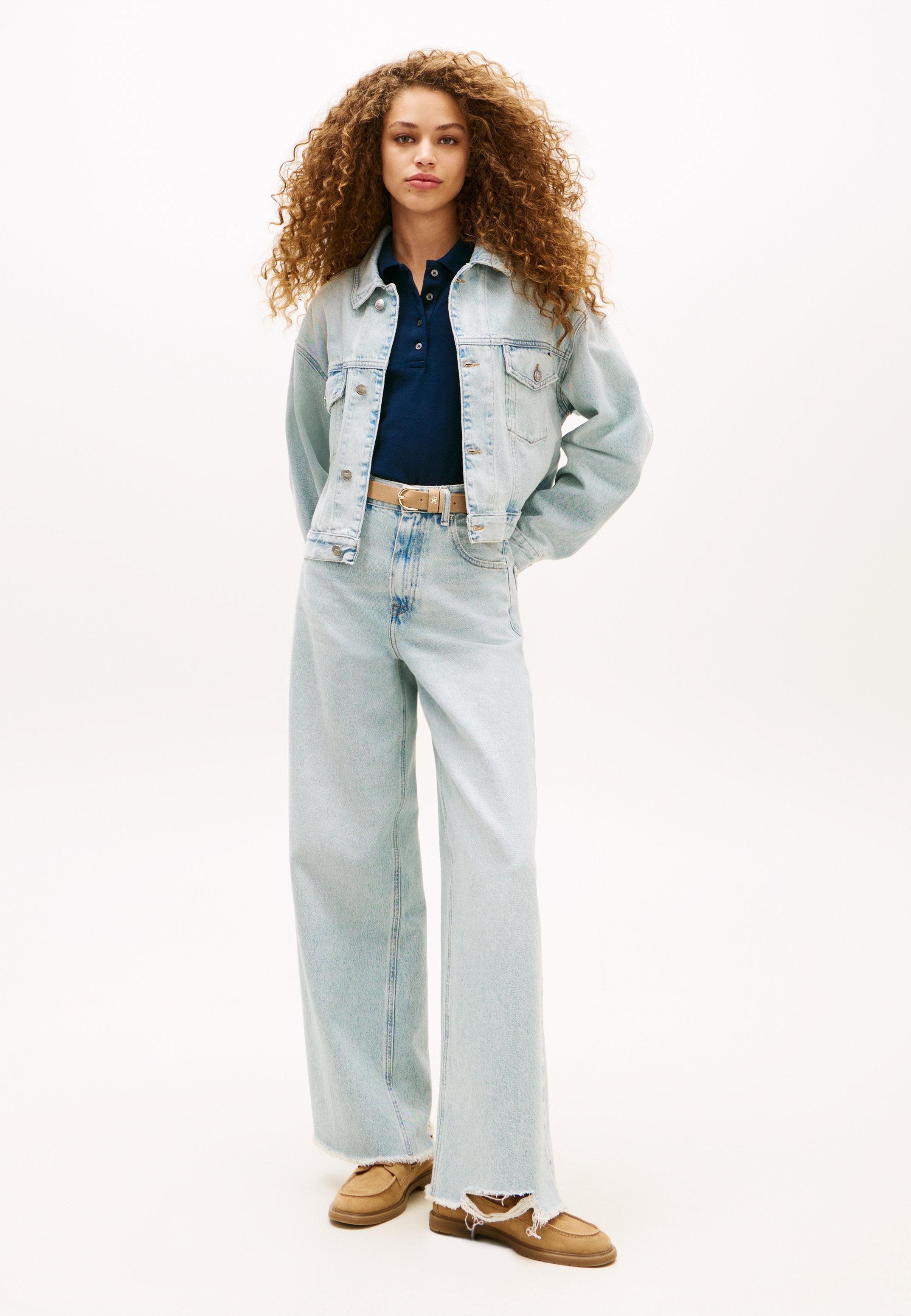 FADED RELAXED DENIM TRUCKER JACKET Media 2