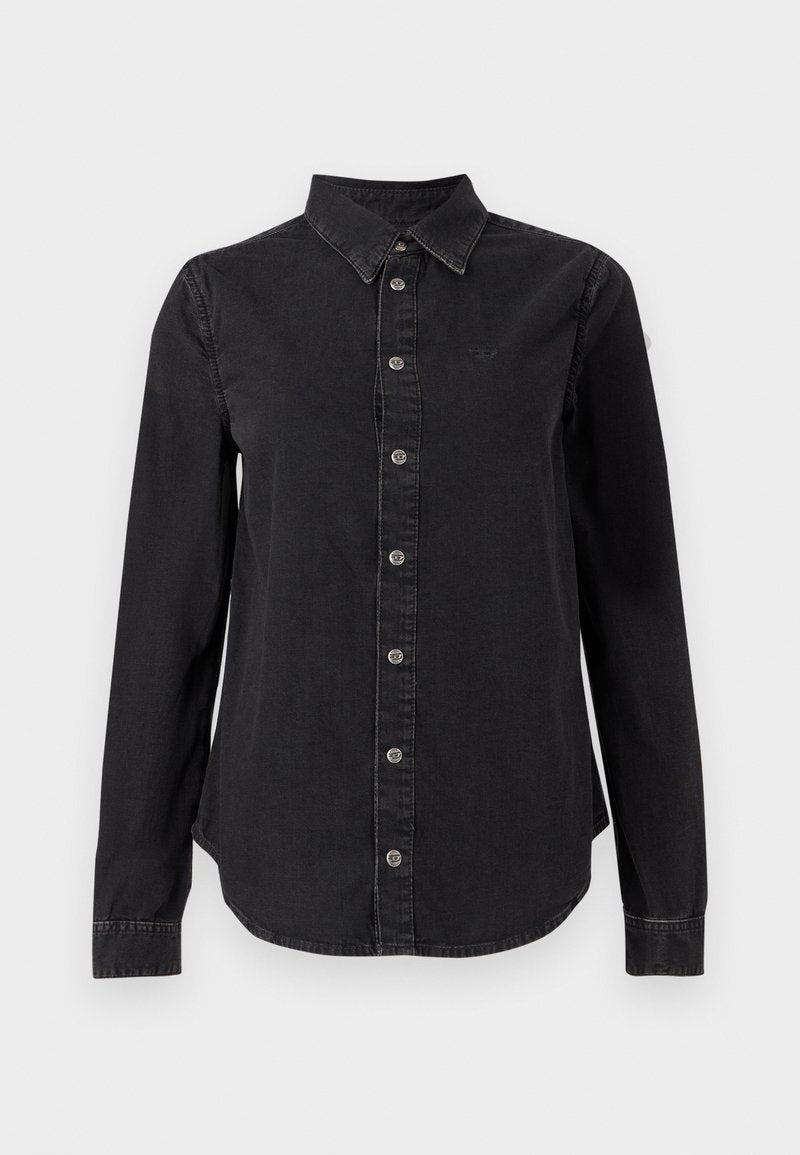 Schwarzes langärmeliges Hemd aus Denim mit einem Kragen zum Knöpfen, durchgehender Knopfleiste vorn und dezentem Logodetail auf der Brust.