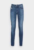 Schmale Jeans aus dunkelblauem Denim, mit einem klassischen Fünf-Taschen-Design, Knopfverschluss und dezenten Nähten entlang der Taschen.