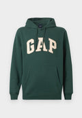Grüne Baumwollkapuzenjacke mit einer frontalen Kängurutasche, cremefarbener "GAP"-Beflockung, verstellbarem Kordelzug in der Kapuze und gerippten Bündchen.