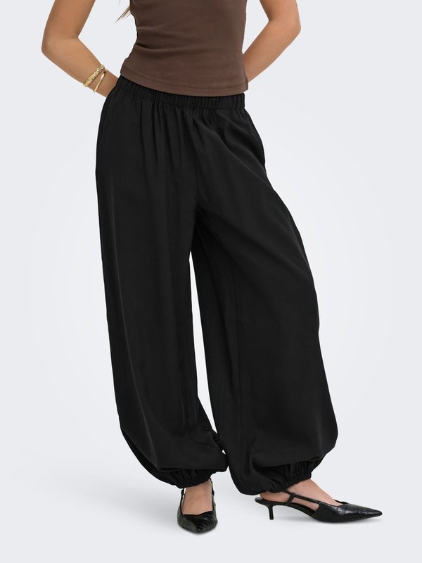 ONLY ONLSCARLY Balloon Fit - Trousers - black