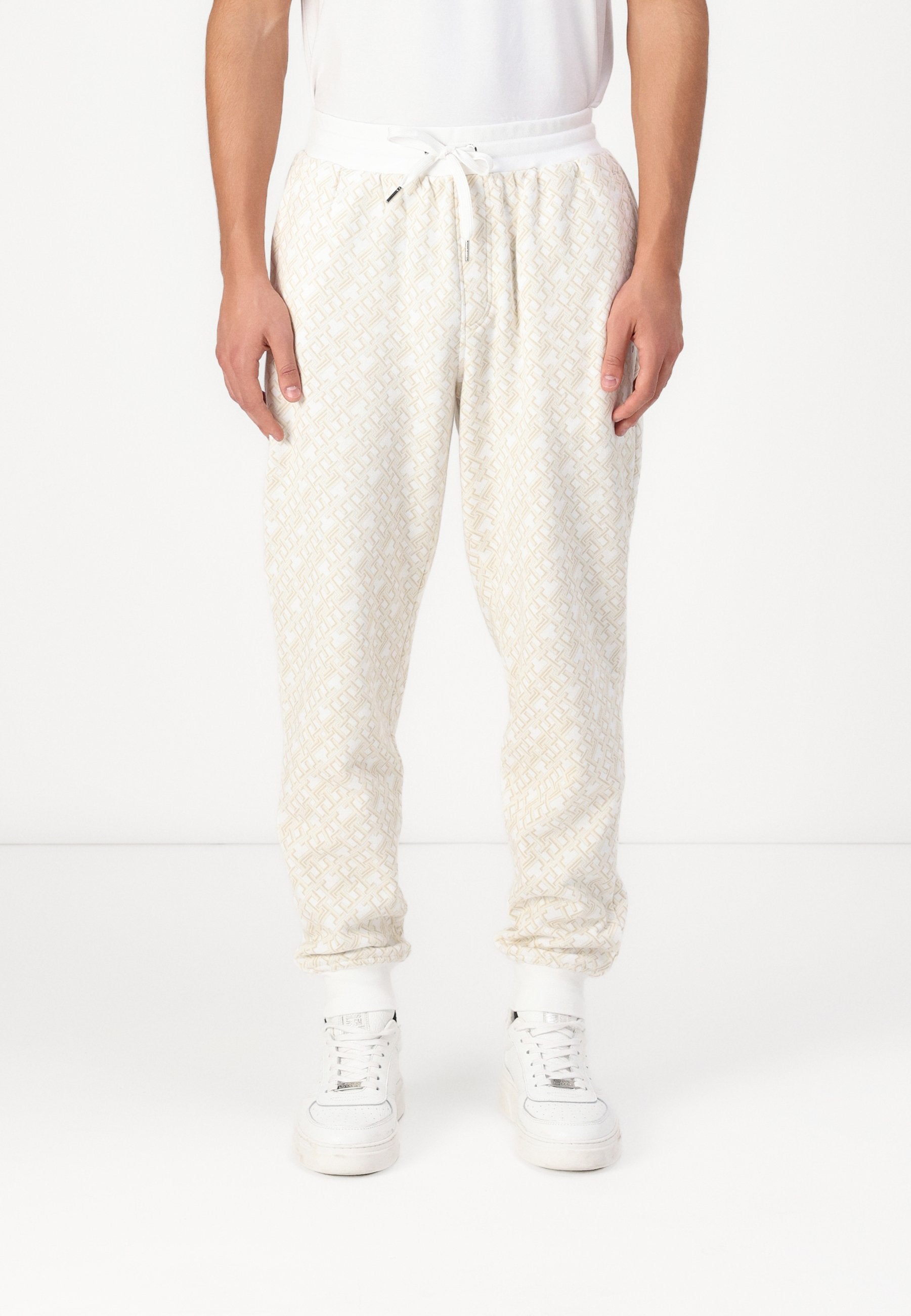 MONOGRAM UNISEX Media 2