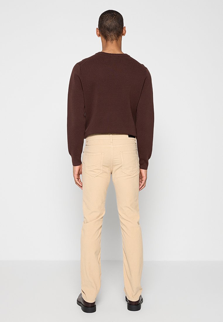 SLIM FIT Media 3
