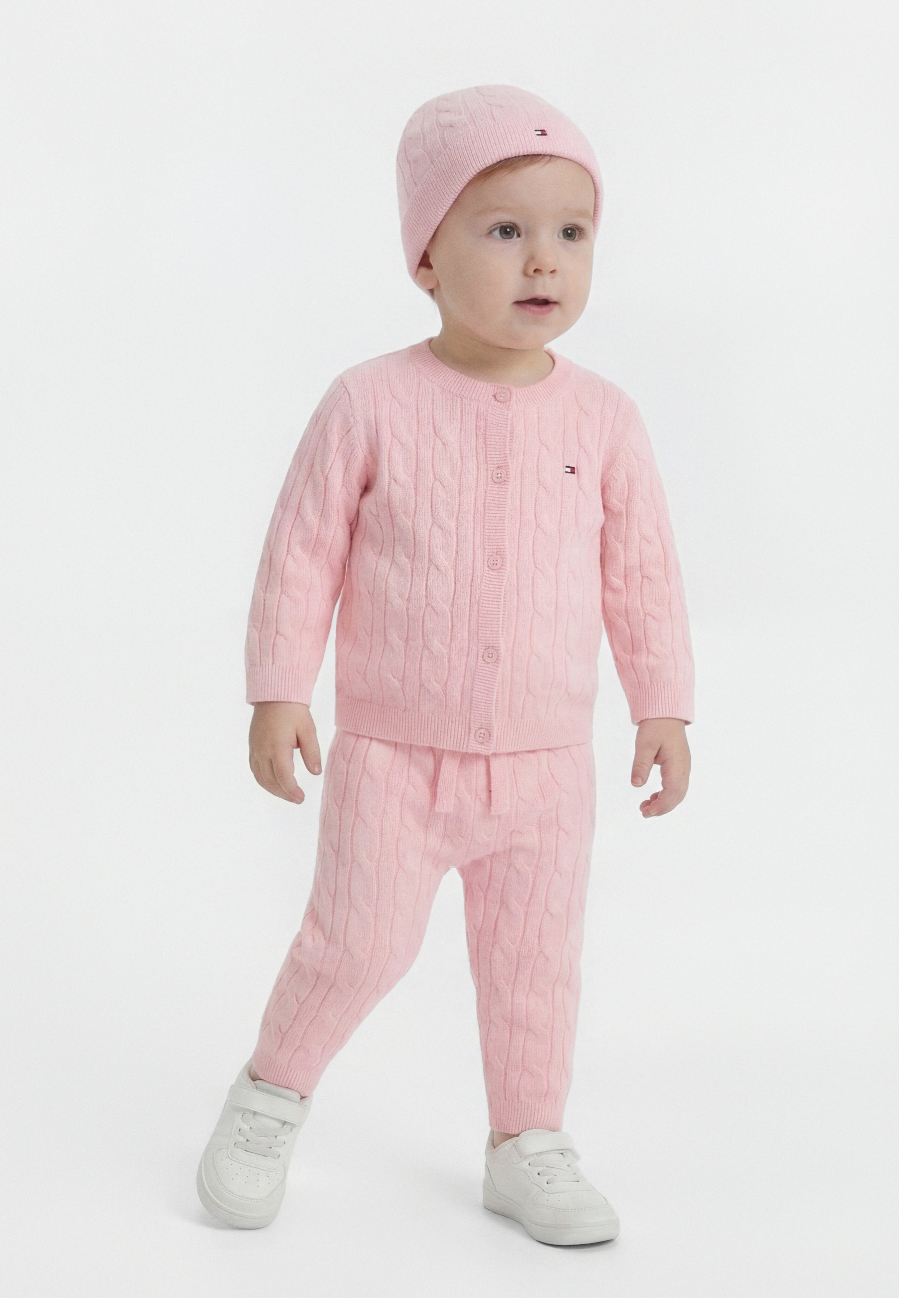 THREE-PIECE OUTFIT GIFT BOX Media 2