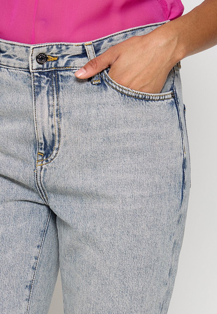 Armani Exchange Jeans Tapered Fit Media 4