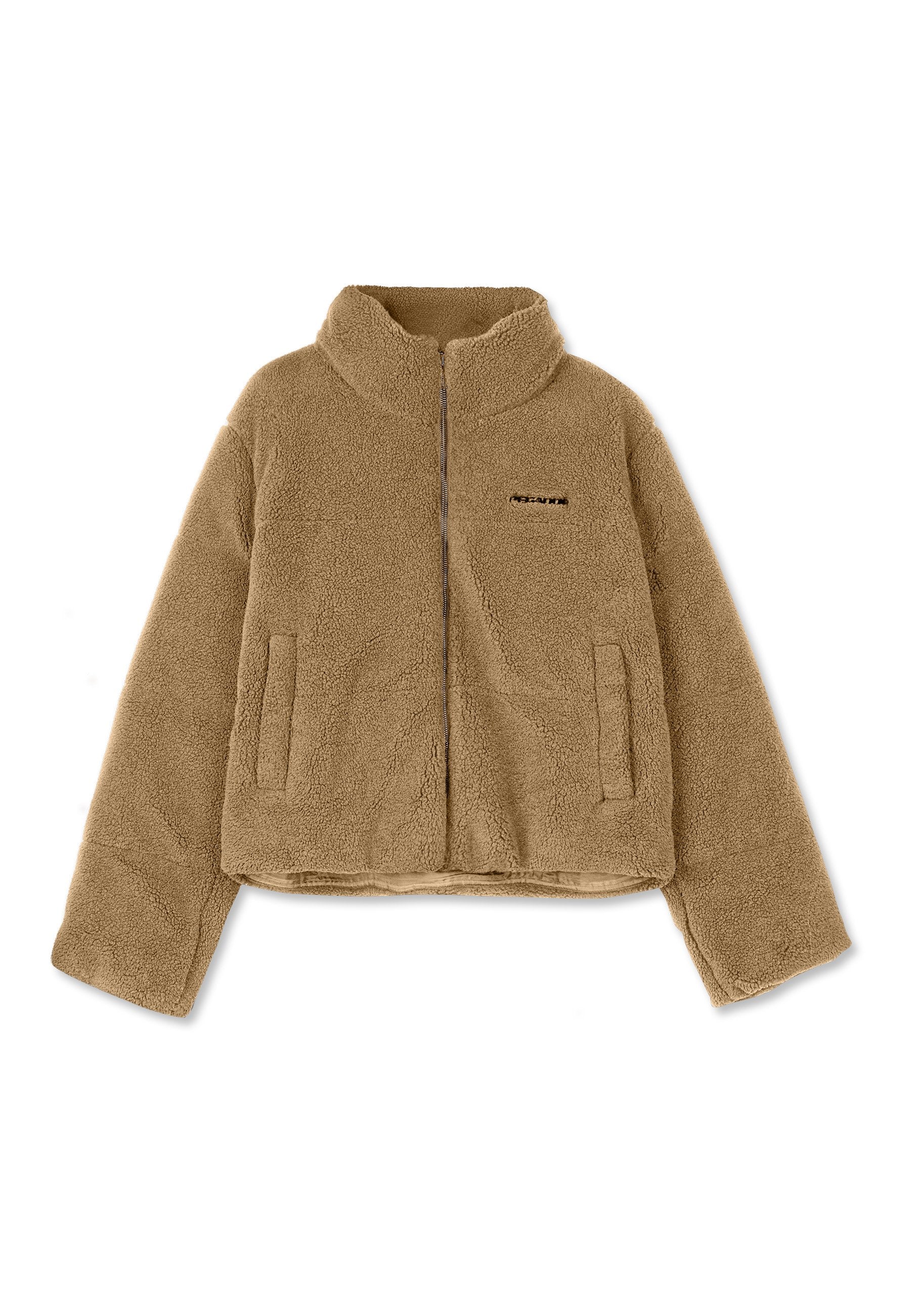 Braune Fleece-Zip-Jacke mit hohem Kragen, zwei Fronttaschen und Logodetail. Weiche Textur und cropped Design.