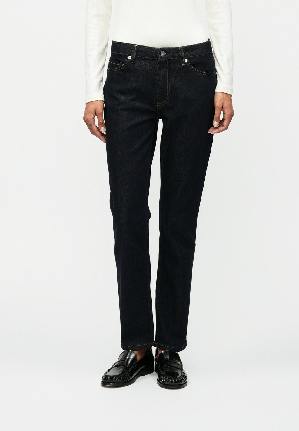 MID RISE SLIM JEANS Media 3