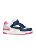 Weißer und marineblauer Sneaker mit pinken Akzenten, seitlichem Glitzereinsatz mit Struktur, Leder- und Synthetikmaterialien, Klettverschluß und Gummisohle.